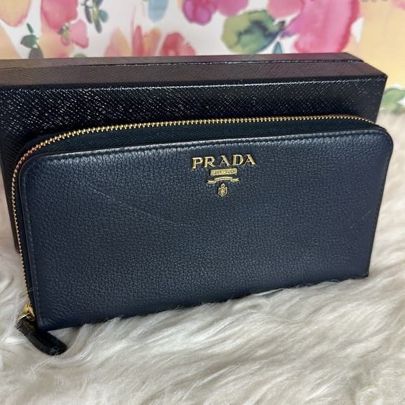 💯Authentic Prada Black Leather Wallet🍀 - Picture 4 of 14